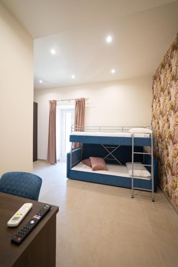 Numisia Guest House Terracina Exterior foto